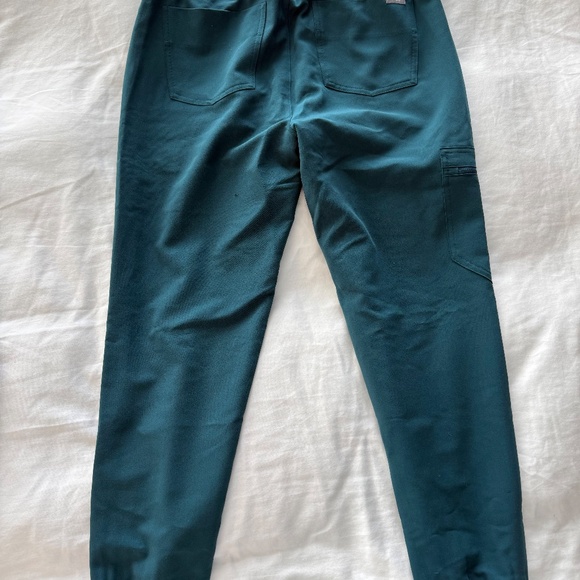 FIGS Women's Teal Caribbean Blue Zamora Petite Small Jogger Scrub Pants Bottoms - Picture 2 of 3
